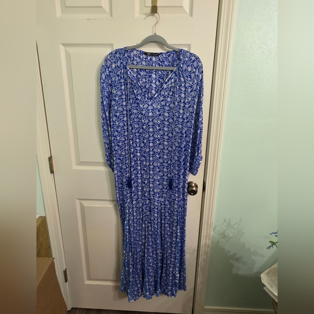 🔴SOLD🔴Zara Blue and White Patterned Maxi Dress